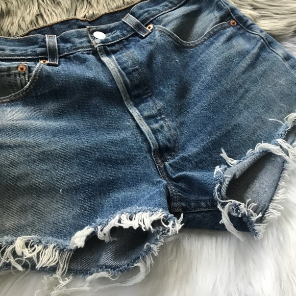 Levi’s 501 Renewed High Waist Cutoff Jean Shorts - Picture 6 of 7